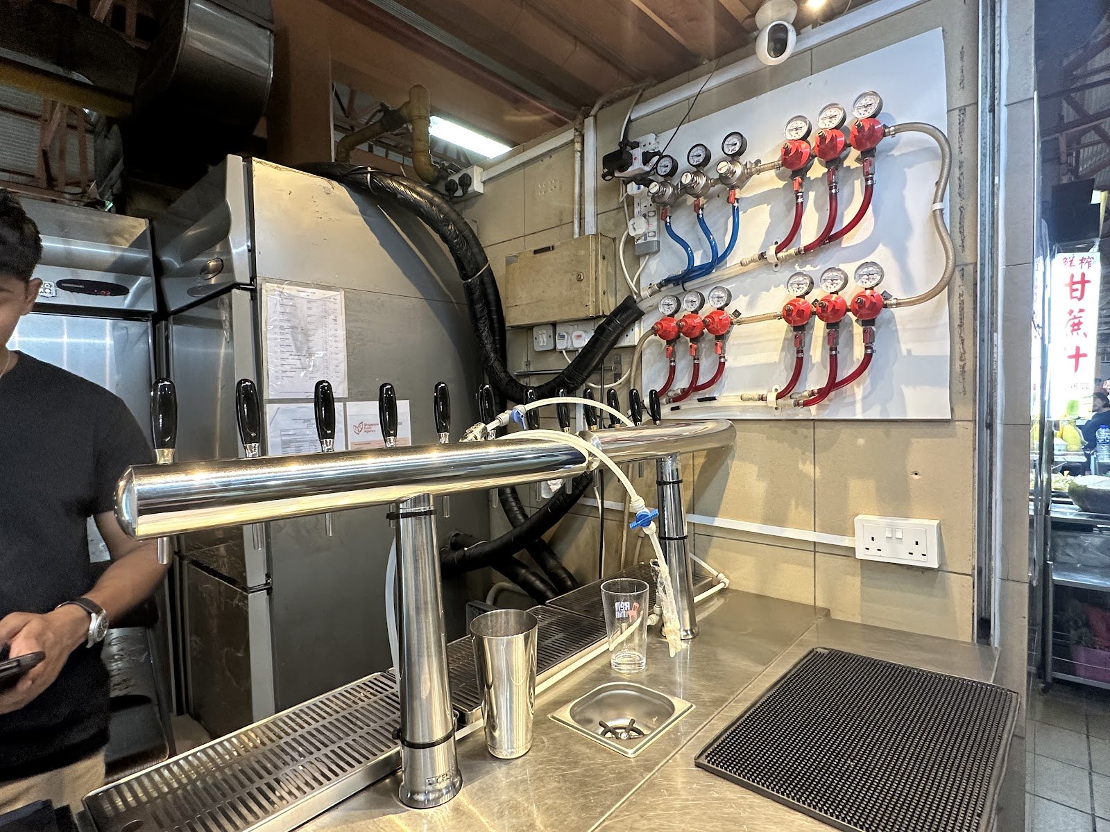 Welcome Ren Min – Craft Brewery Taproom photo 9