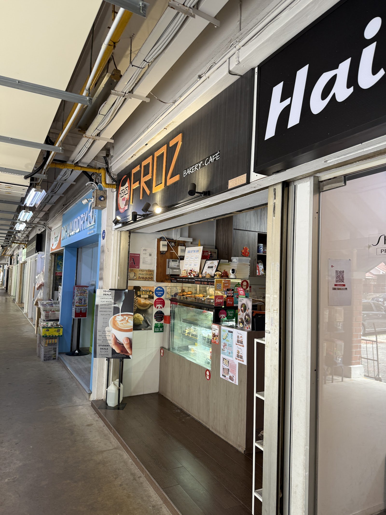 Froz Bakery • Cafe
