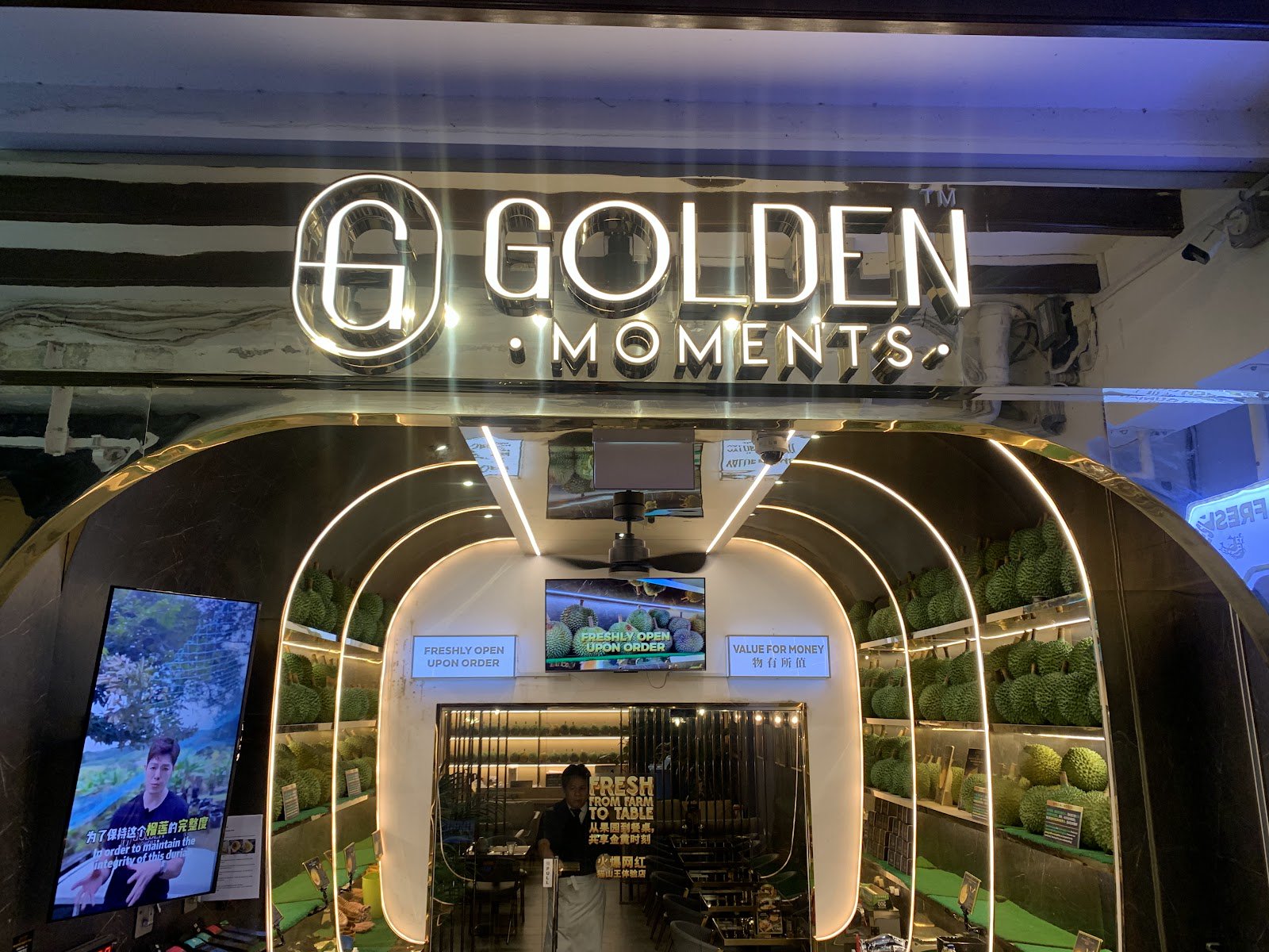 Golden Moments Durian Cafe