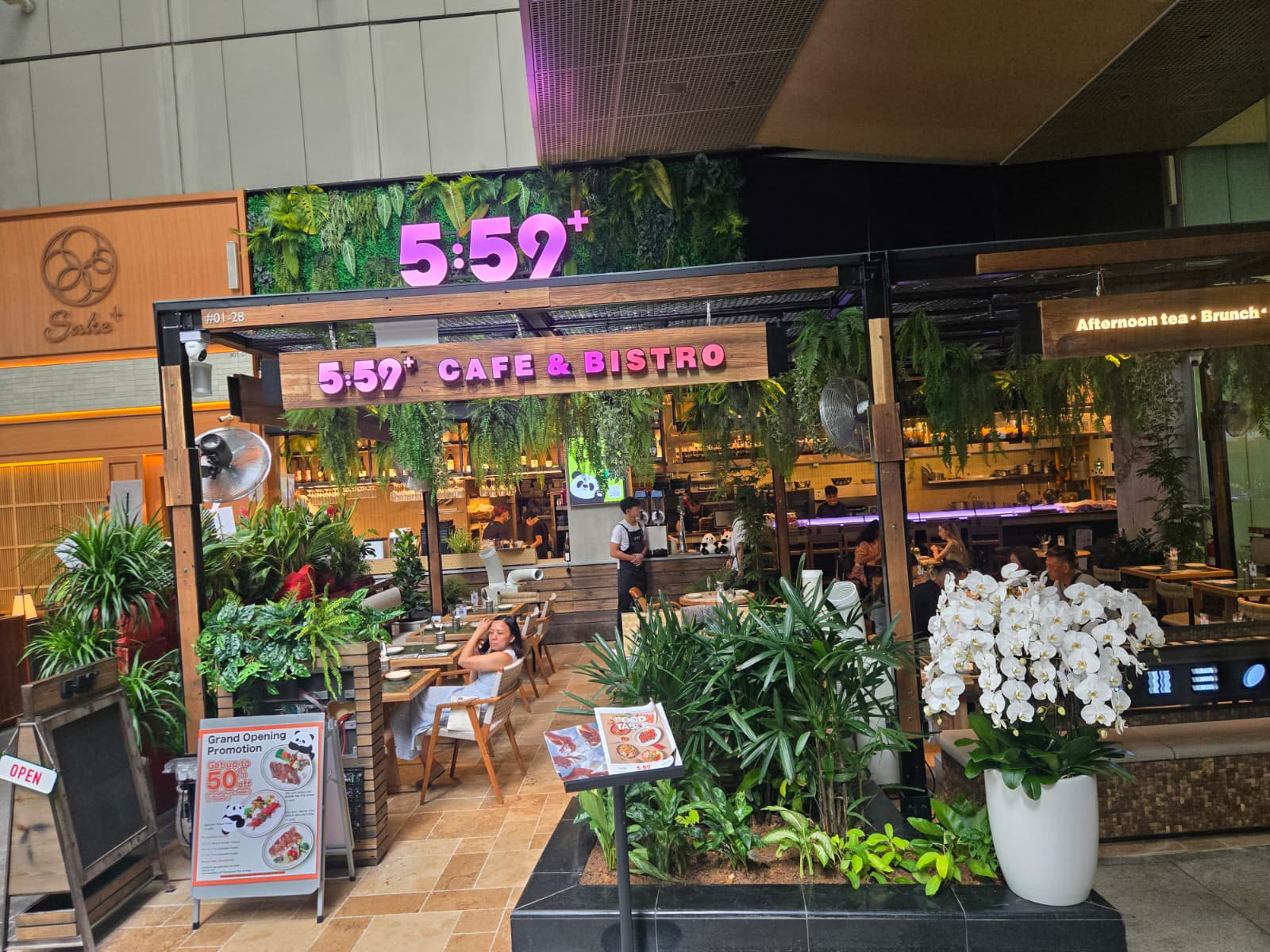 5:59+ CAFE & BISTRO