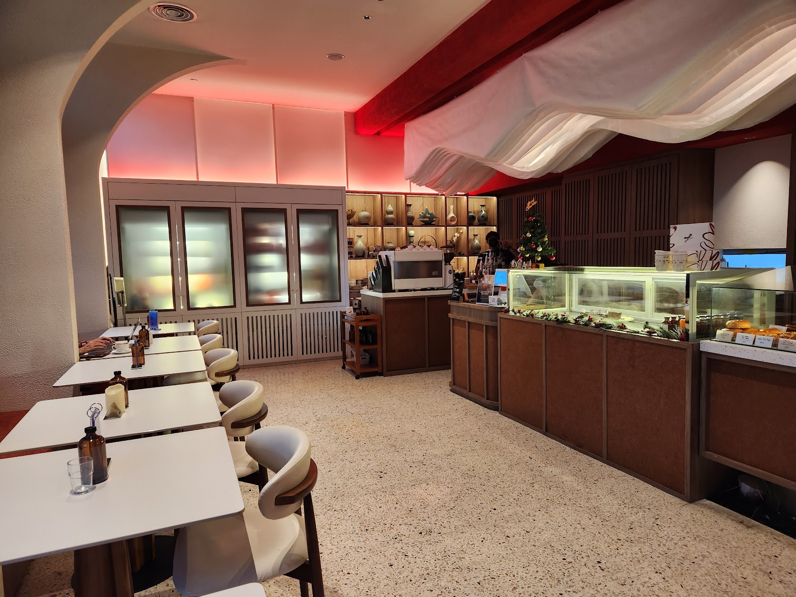 Fiancée cafe photo 6