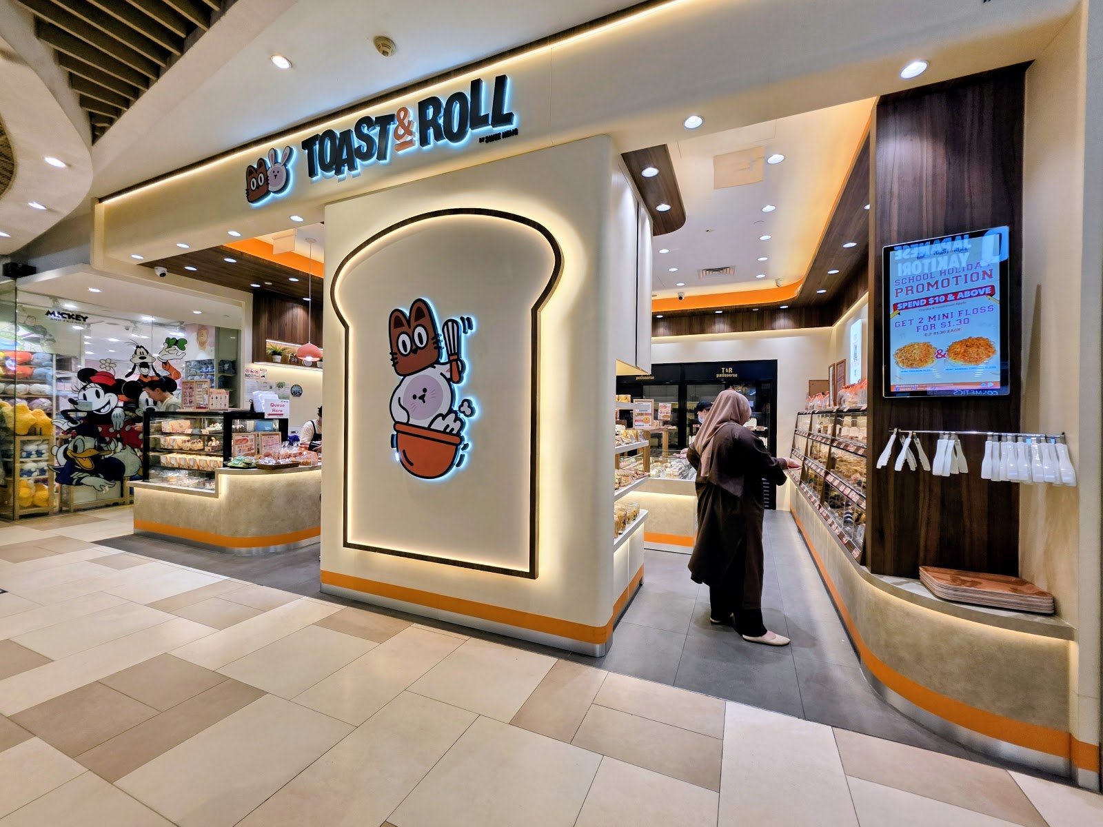 Toast & Roll by Swee Heng