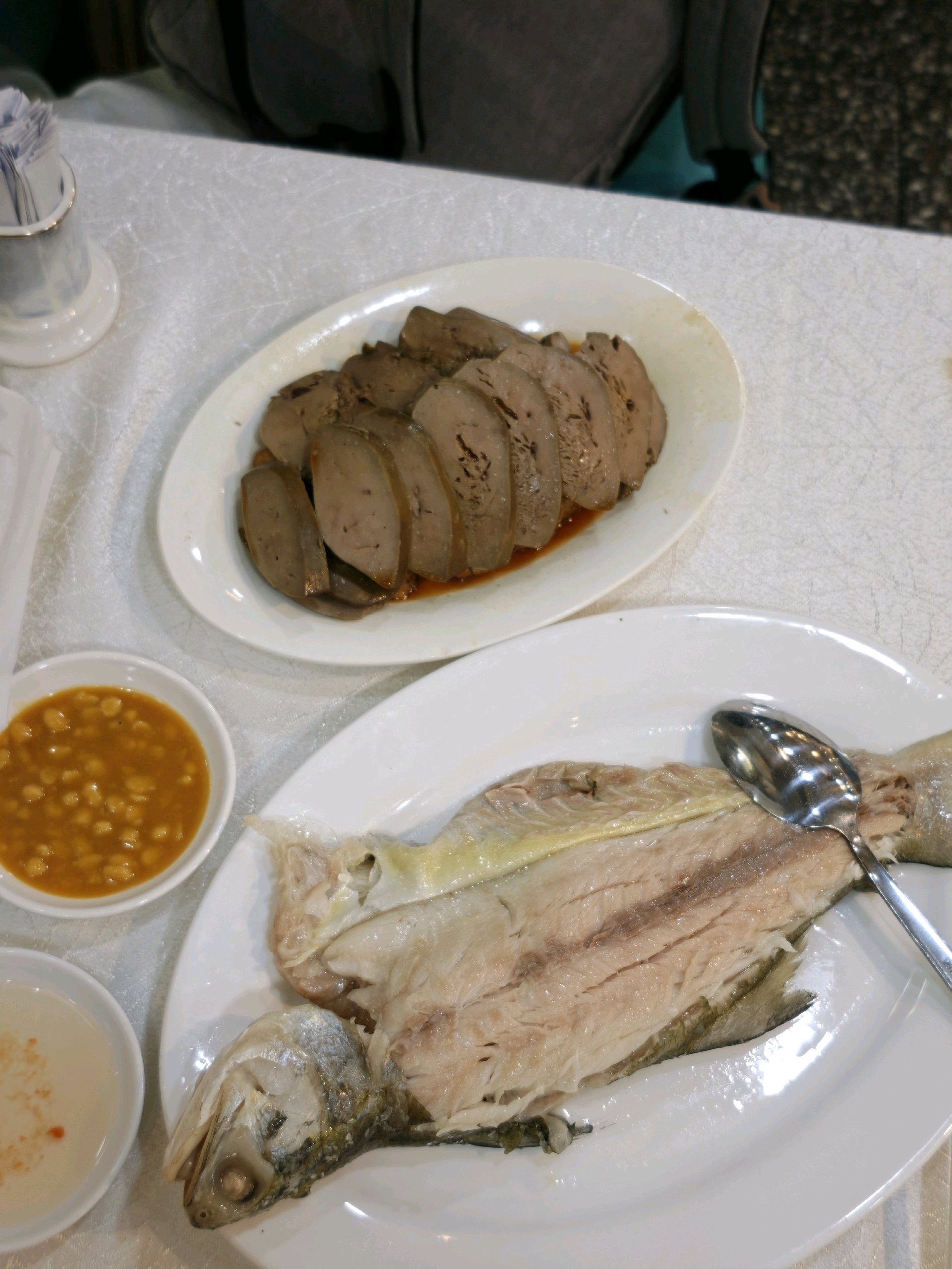 卤水肥肝和马友鱼鱼饭