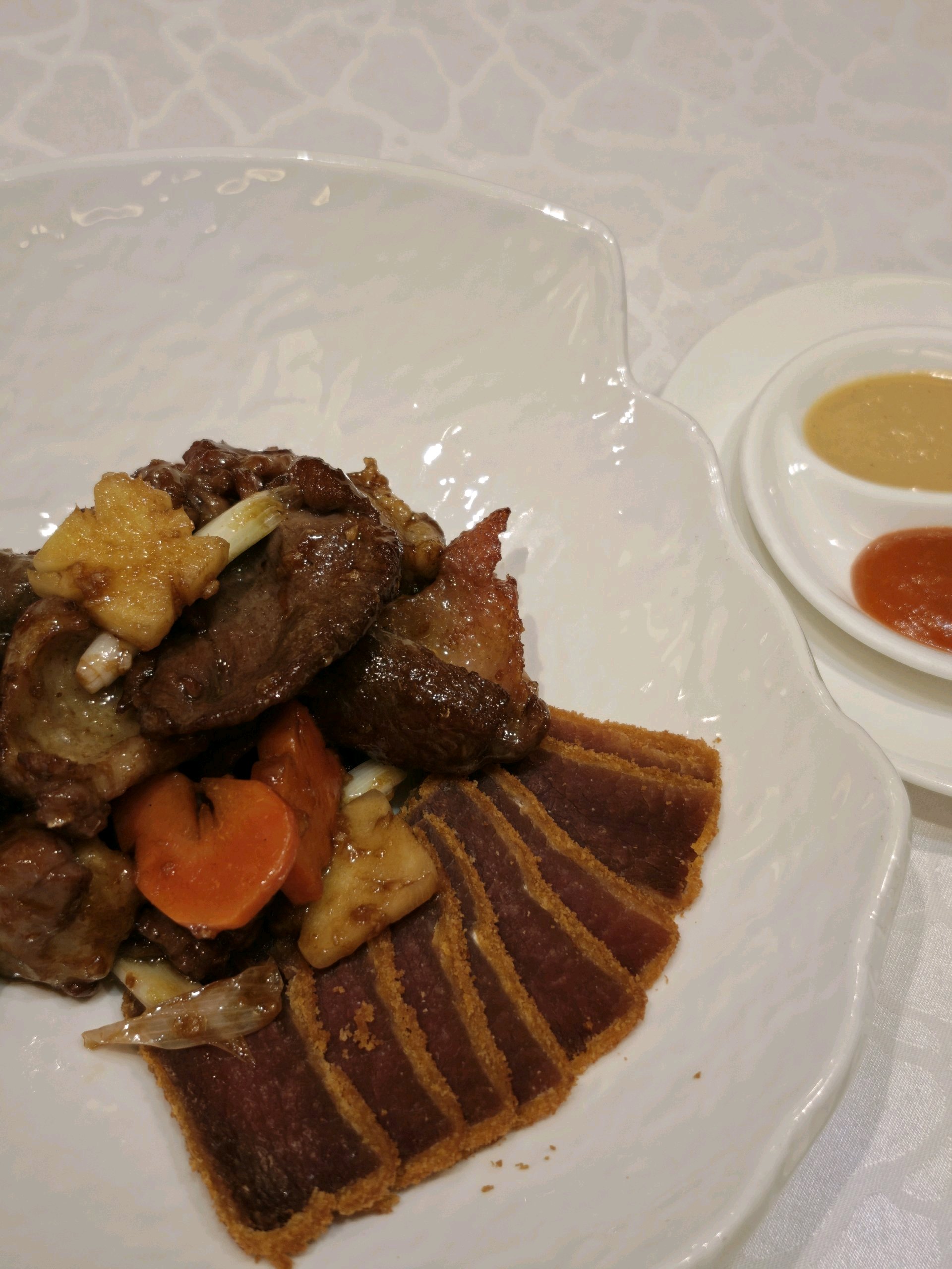 酥皮火腿配炒鸽脯