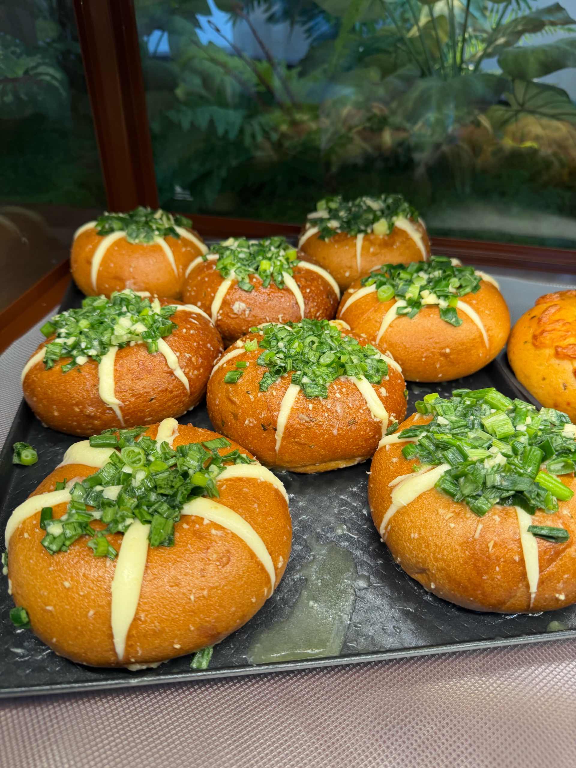 Spring onion bagel 