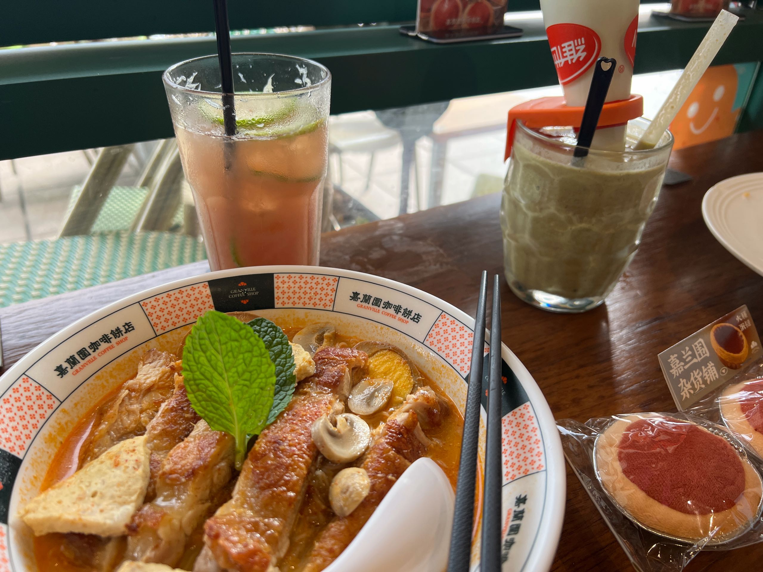 叻沙雞扒麵加抹茶紅豆冰