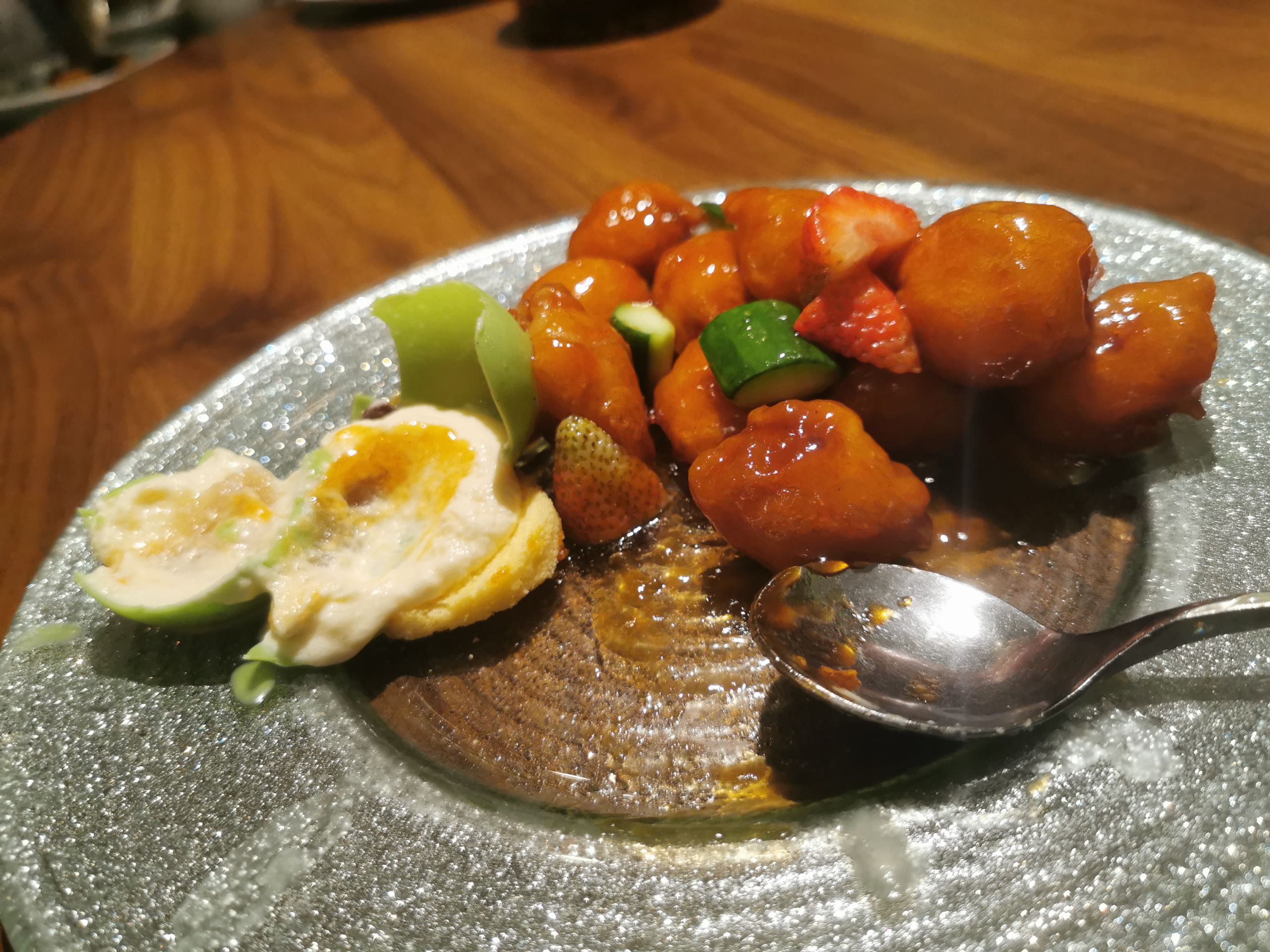 下草莓的咕噜肉，酸酸甜甜