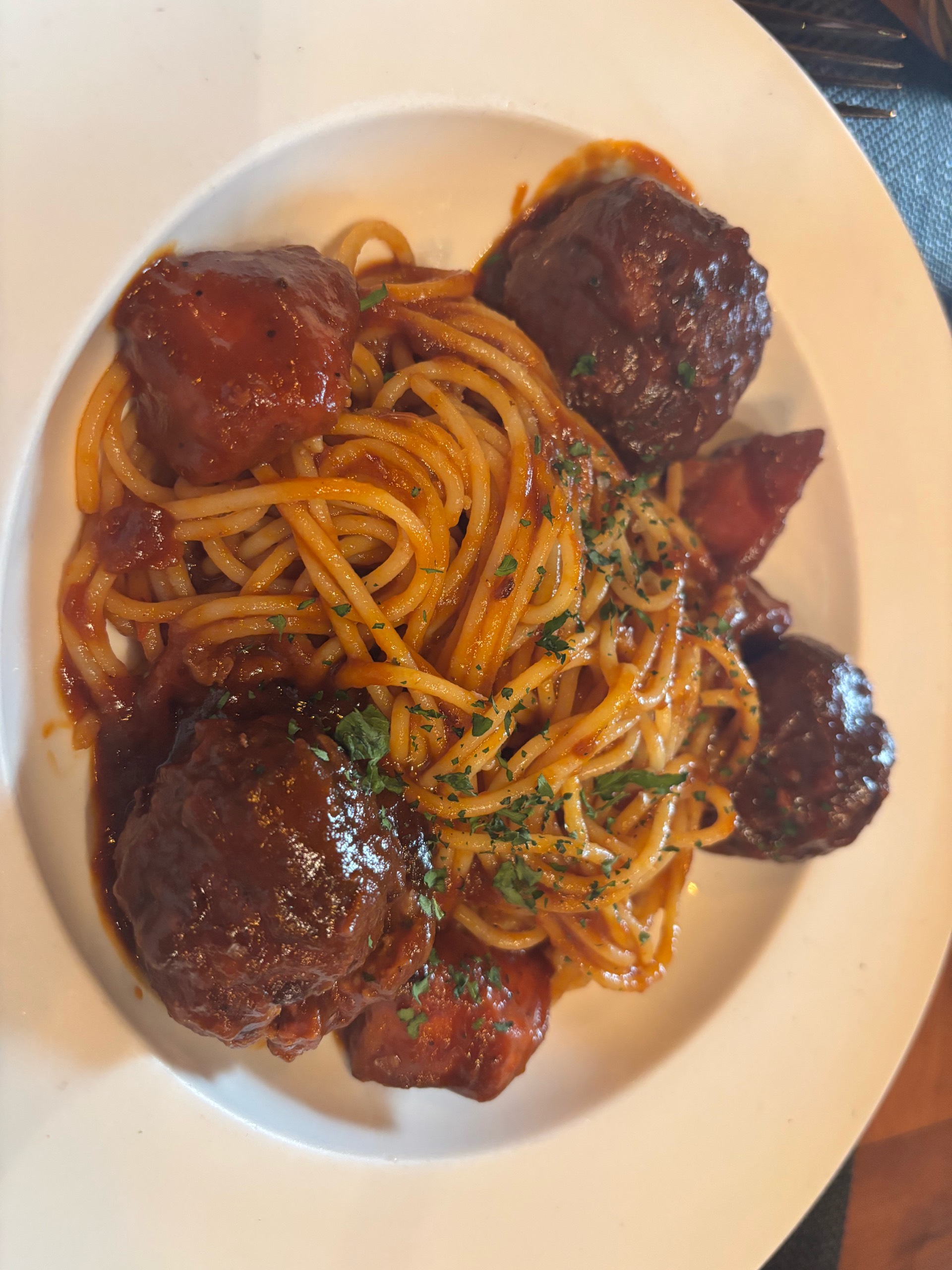 Traditional Spanish Beef Meatballs
with Spaghetti 